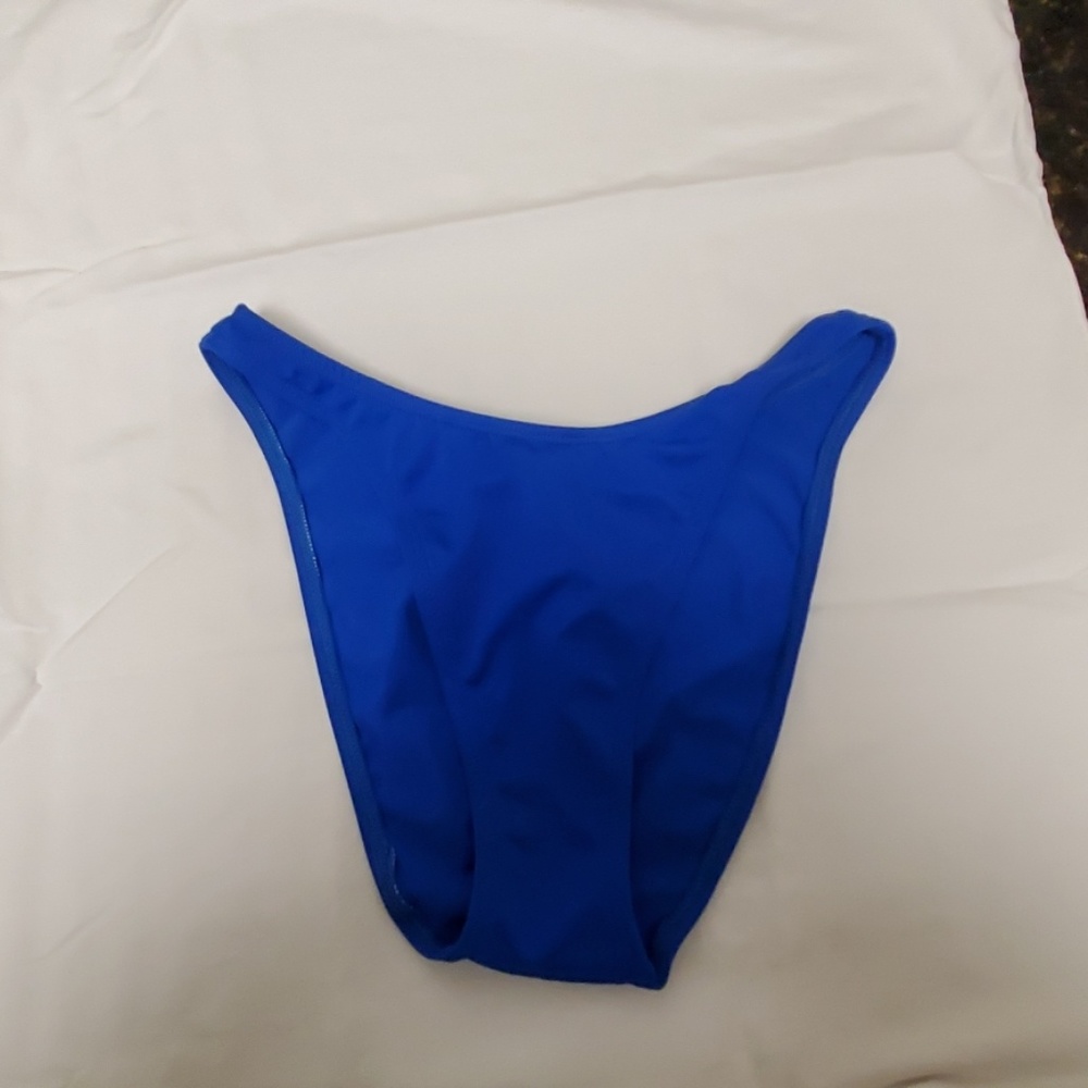 Two-Piece swim suit - Picture 3 of 3